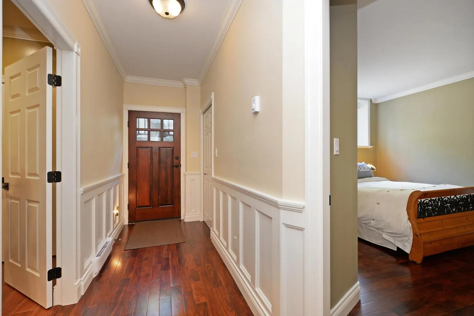 Upscale Character Home With Luxurious Amenities 빅토리아 펜션