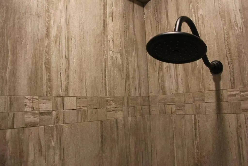 Upscale Character Home With Luxurious Amenities 빅토리아 펜션