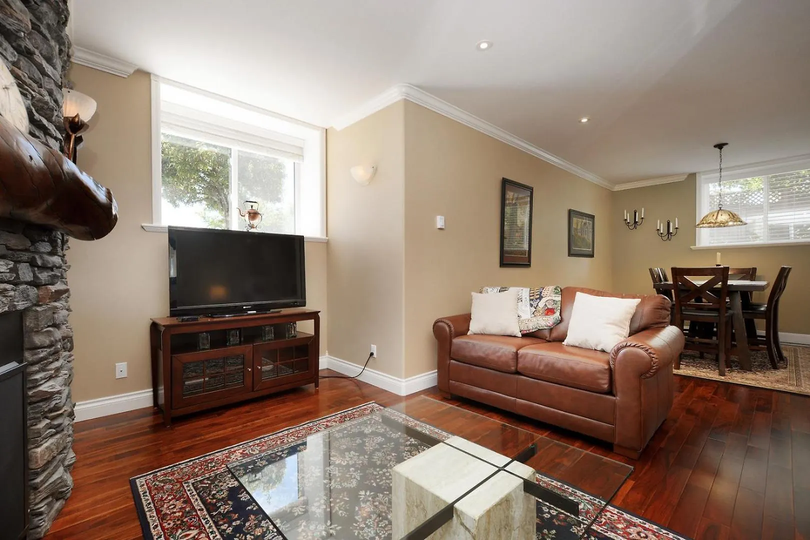 Upscale Character Home With Luxurious Amenities Victoria Canada