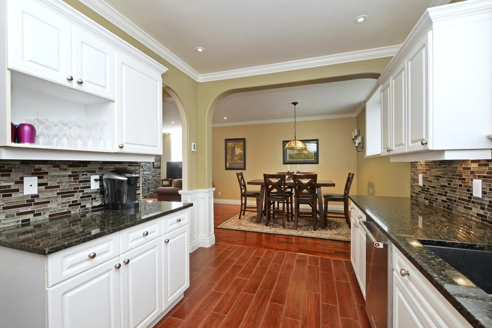 Upscale Character Home With Luxurious Amenities Victoria Holiday home