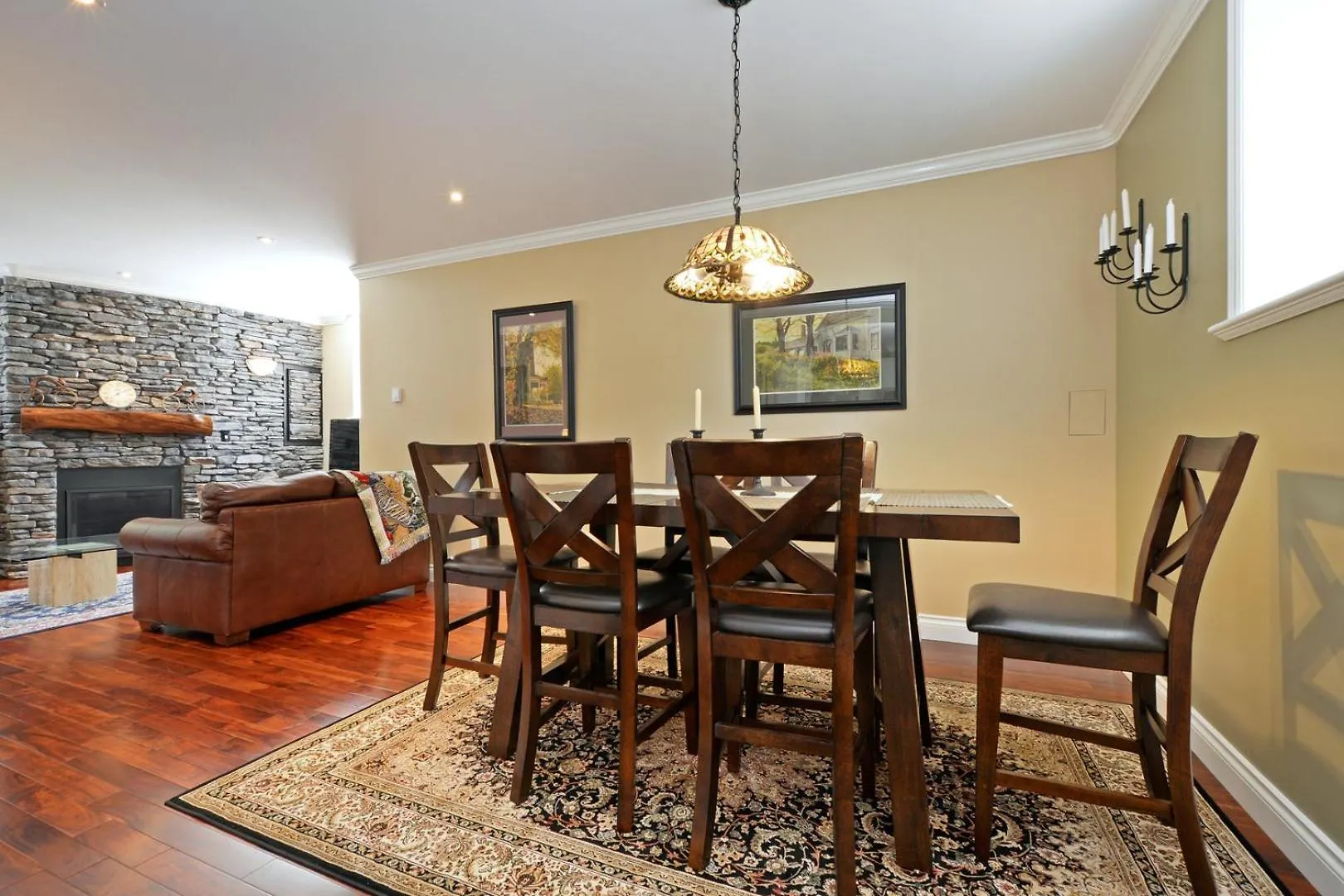 Holiday home Upscale Character Home With Luxurious Amenities Victoria Canada