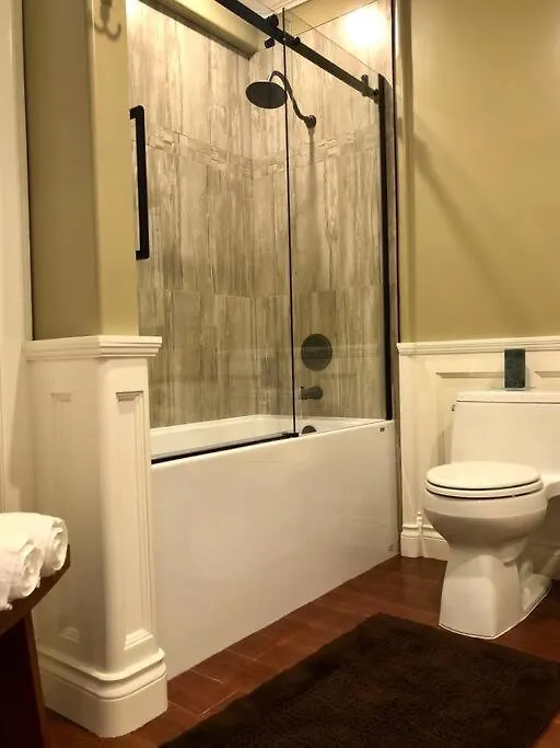 Holiday home Upscale Character Home With Luxurious Amenities Victoria