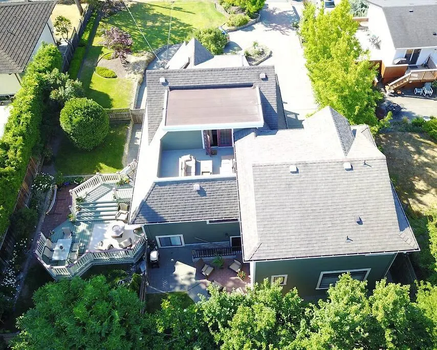 Upscale Character Home With Luxurious Amenities Victoria Canada