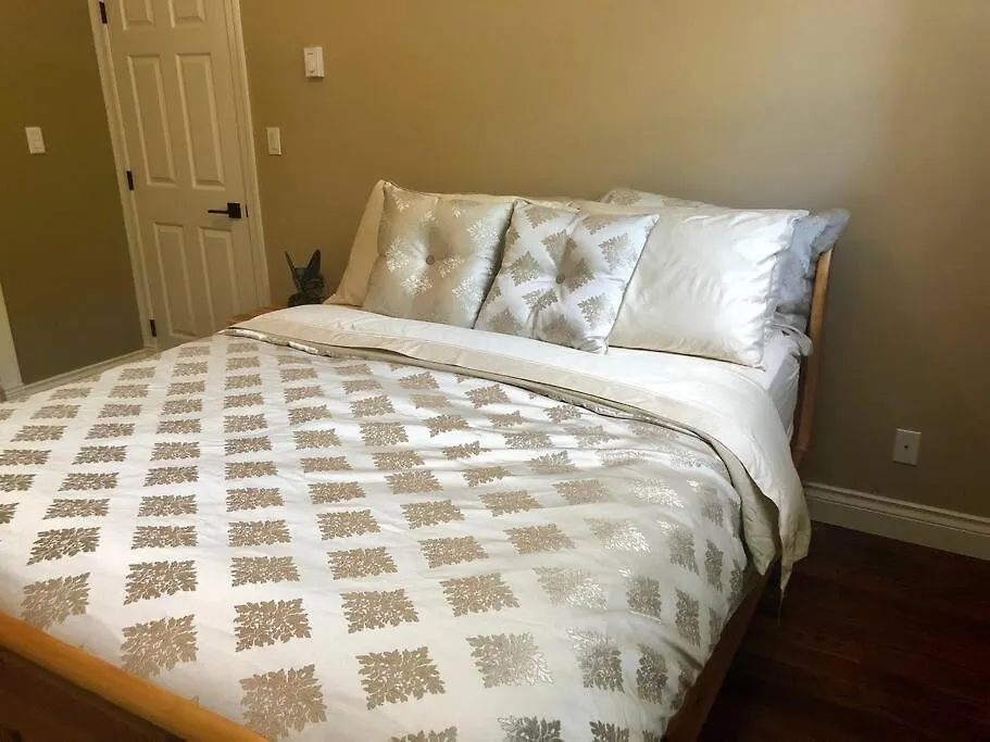 Upscale Character Home With Luxurious Amenities Victoria Holiday home