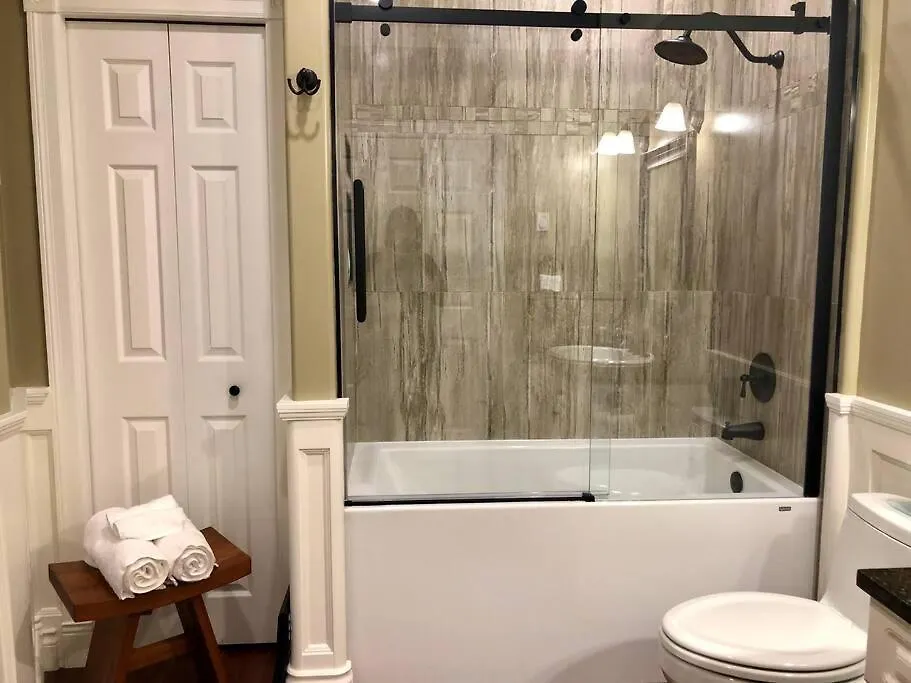 Holiday home Upscale Character Home With Luxurious Amenities Victoria Canada